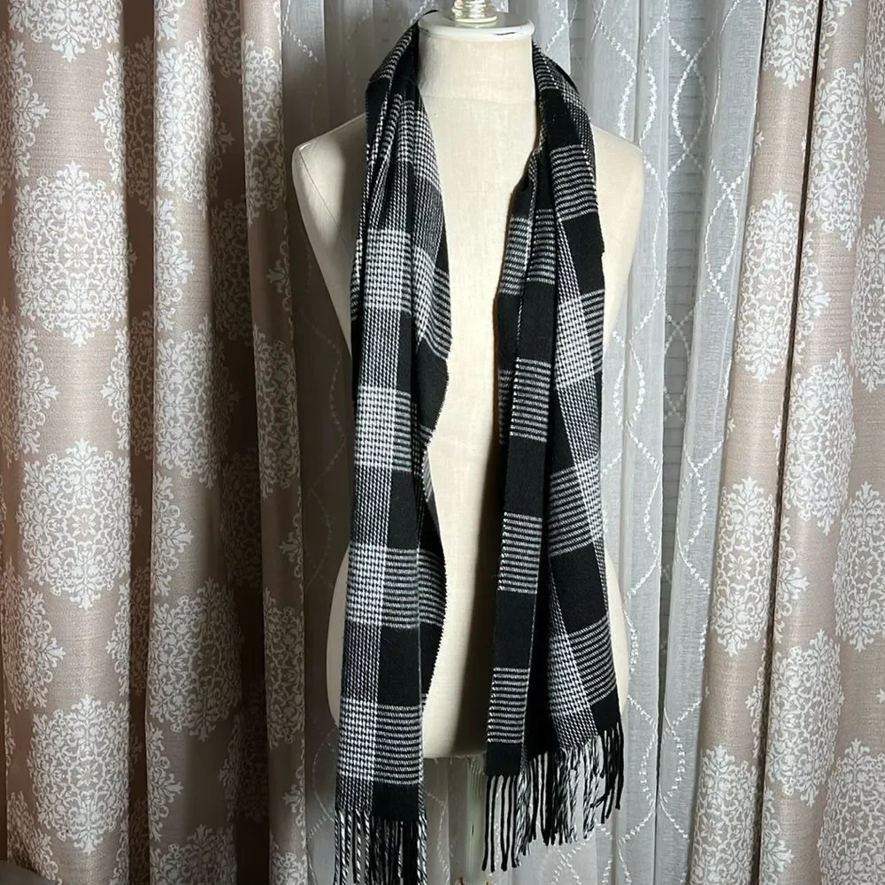 Black and white Scarf with Fringe